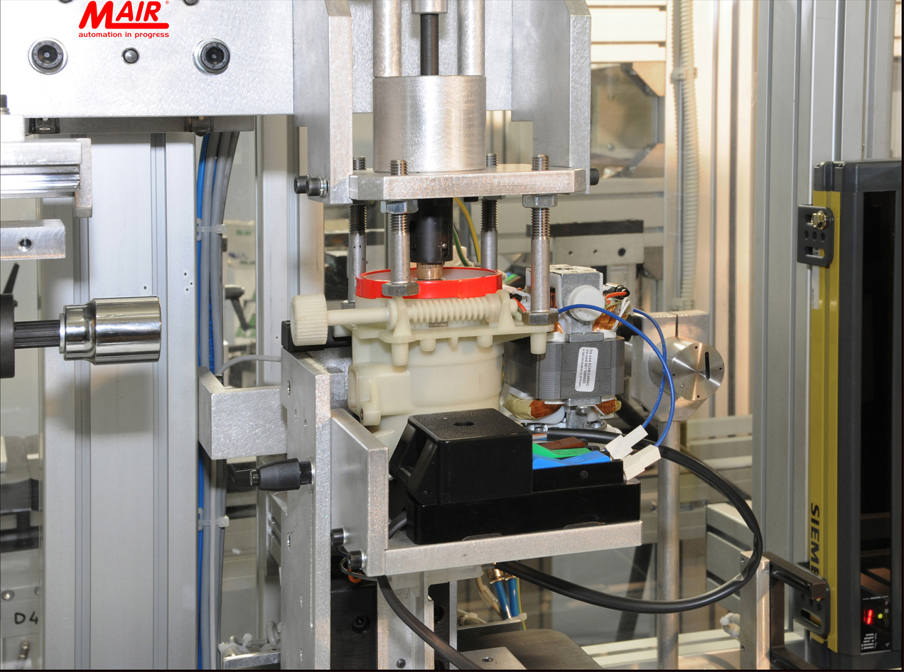 Linea di assemblaggio e taratura per macina caffè 4