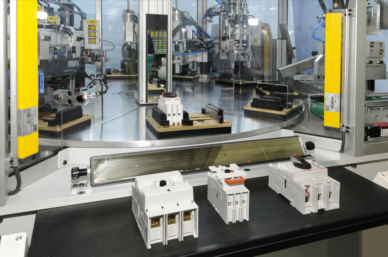 Macchina a tavola rotante a 10 stazioni per collaudo sezionatore 2