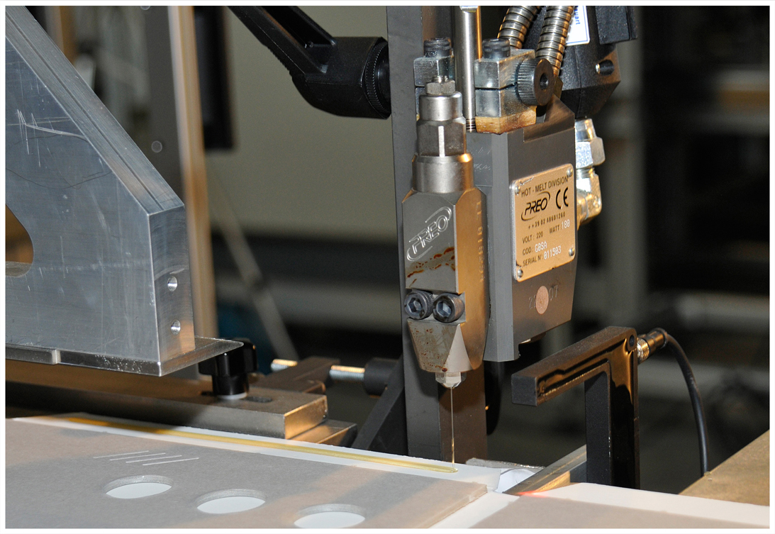 Speedy Folder - edge gluing and folding